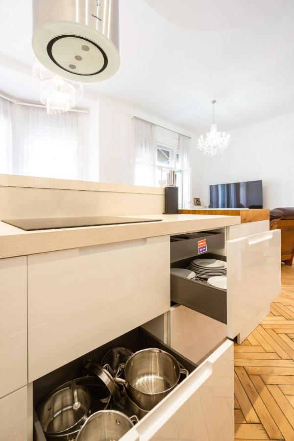 Garys Bright And Spacious Two Bedroom Flat Near Danube Будапешт Екстер'єр фото